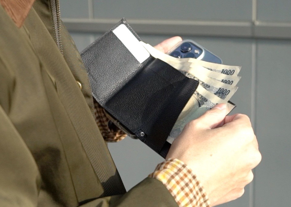 これは便利！職場内の移動やランチに、スマホと一体化する財布「and W」separateがmachi-yaに登場