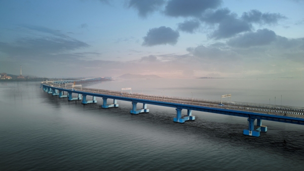 ムンバイ湾海上橋が開通！　経済発展が進むインド商業都市のインフラ整備に日本企業が貢献