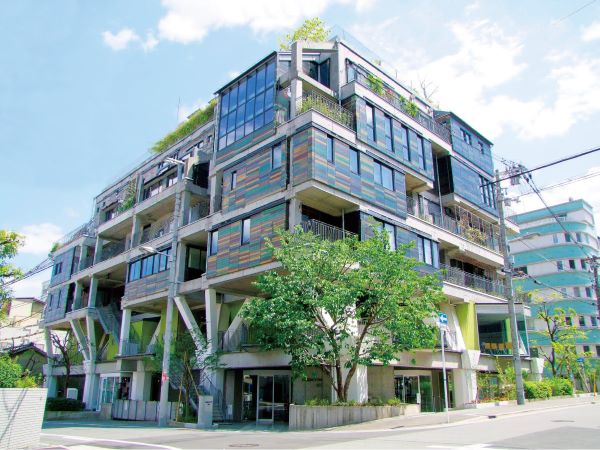大阪ガスの実験集合住宅「NEXT21」とは？　暮らし方やエネルギー、災害時の自立も実証