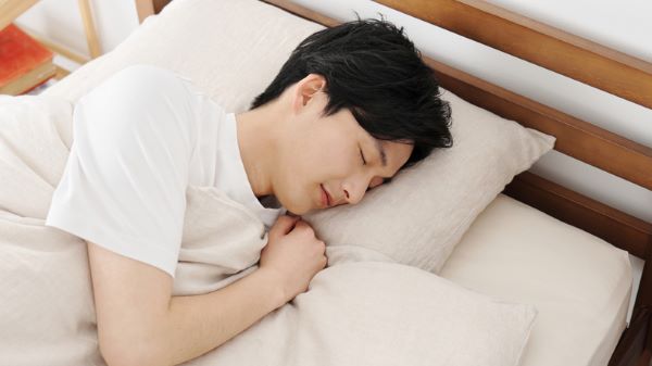 20～30代男性の睡眠事情を調査 「自分の睡眠に満足していない人」の数が「満足している人」を上回る